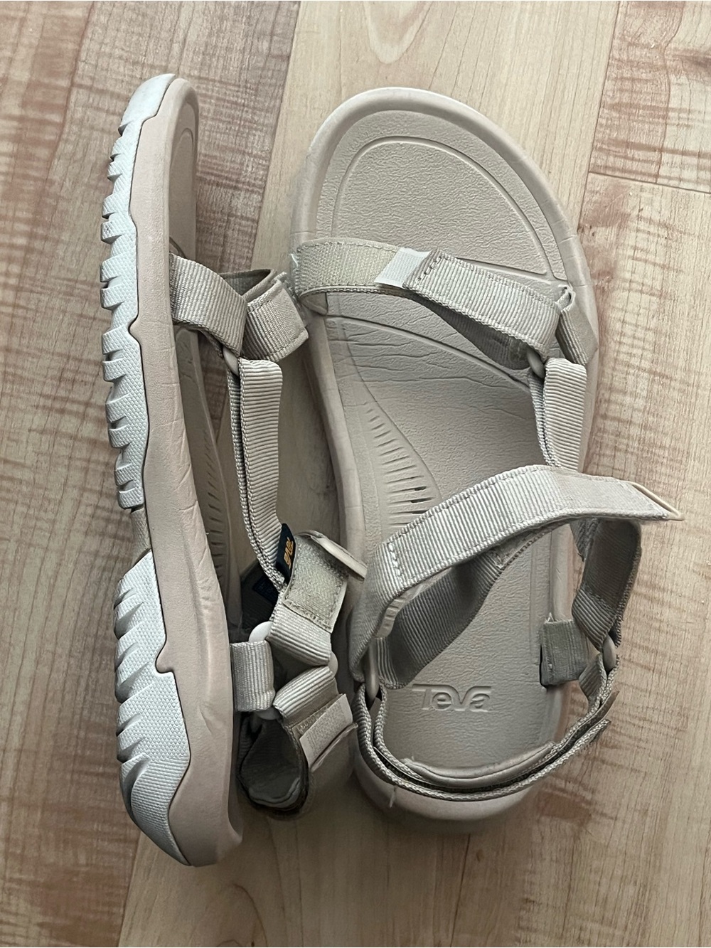 Teva Hurricane xlt2 Sandals in creme
